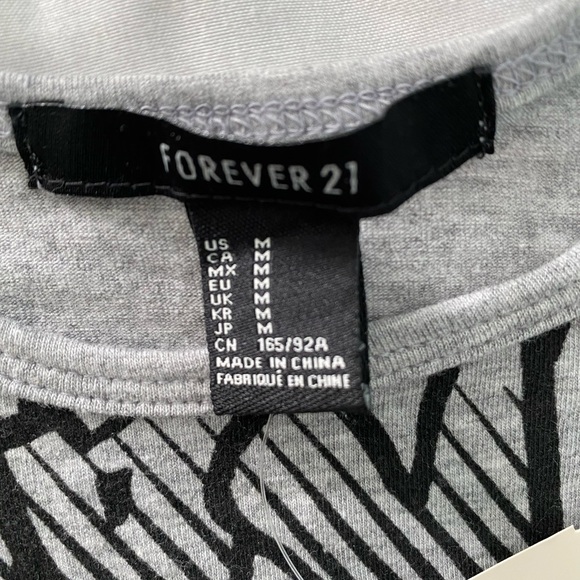 Forever 21 NWT Crop Top- Long Sleeve- Grey & Black Batman Inspired Size Medium - Picture 11 of 12